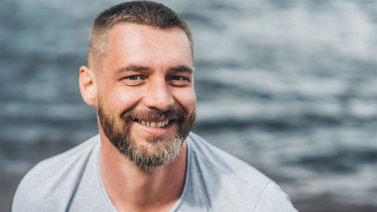    Актёр Антон Батырев
