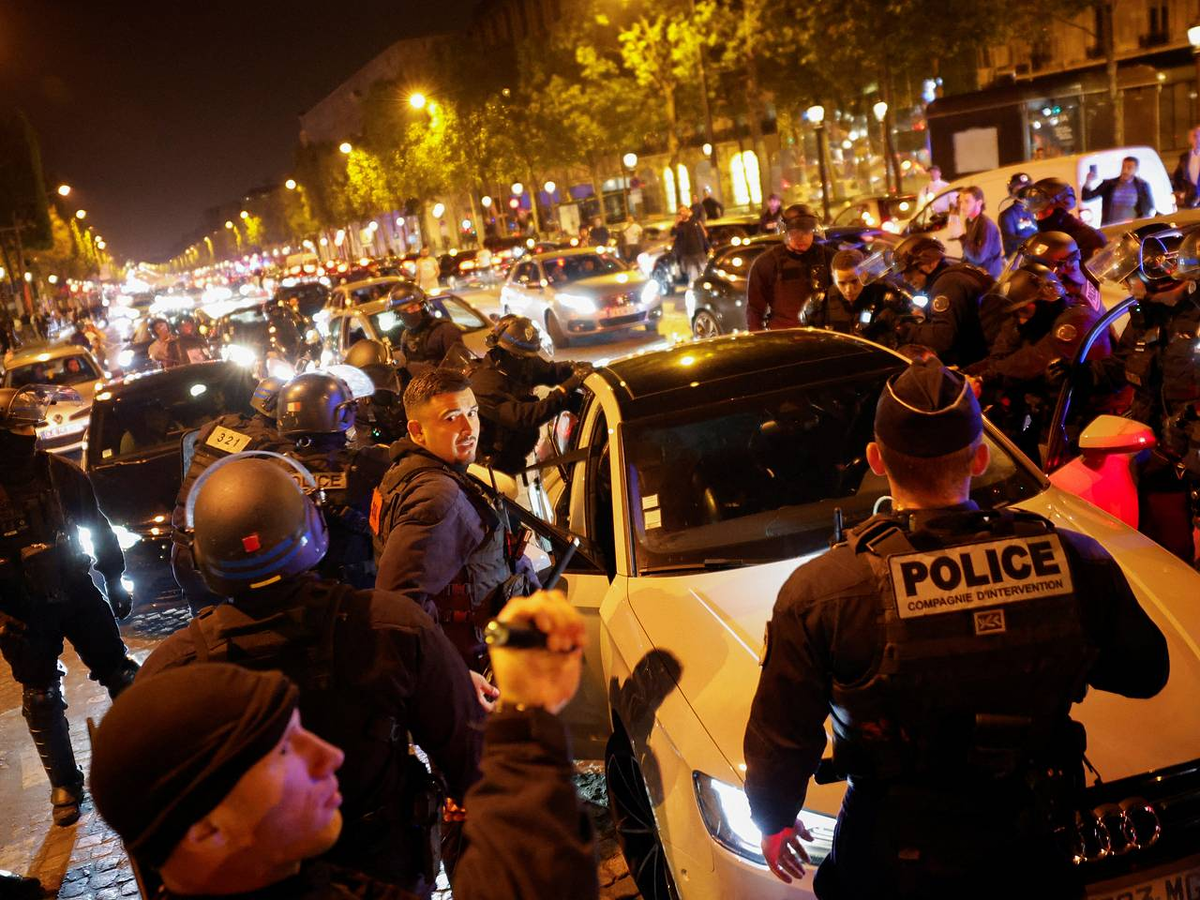 Французы сейчас. Массовые беспорядки во Франции 2023. Протесты во Франции.
