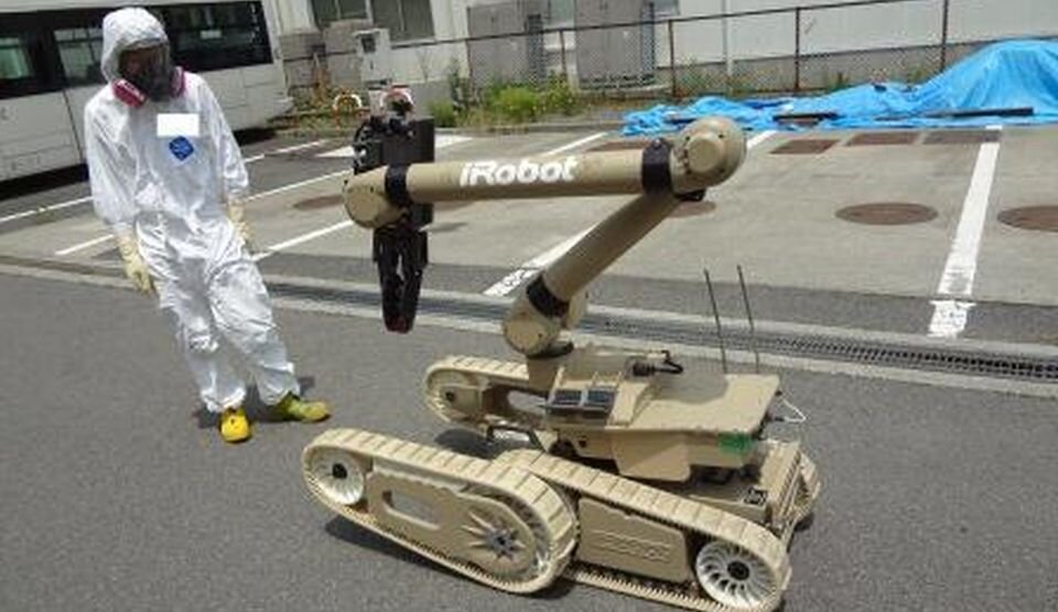 Робот-ликвидатор работает на атомной электростанции Фукусима-1 просле аварии в 2011 году
