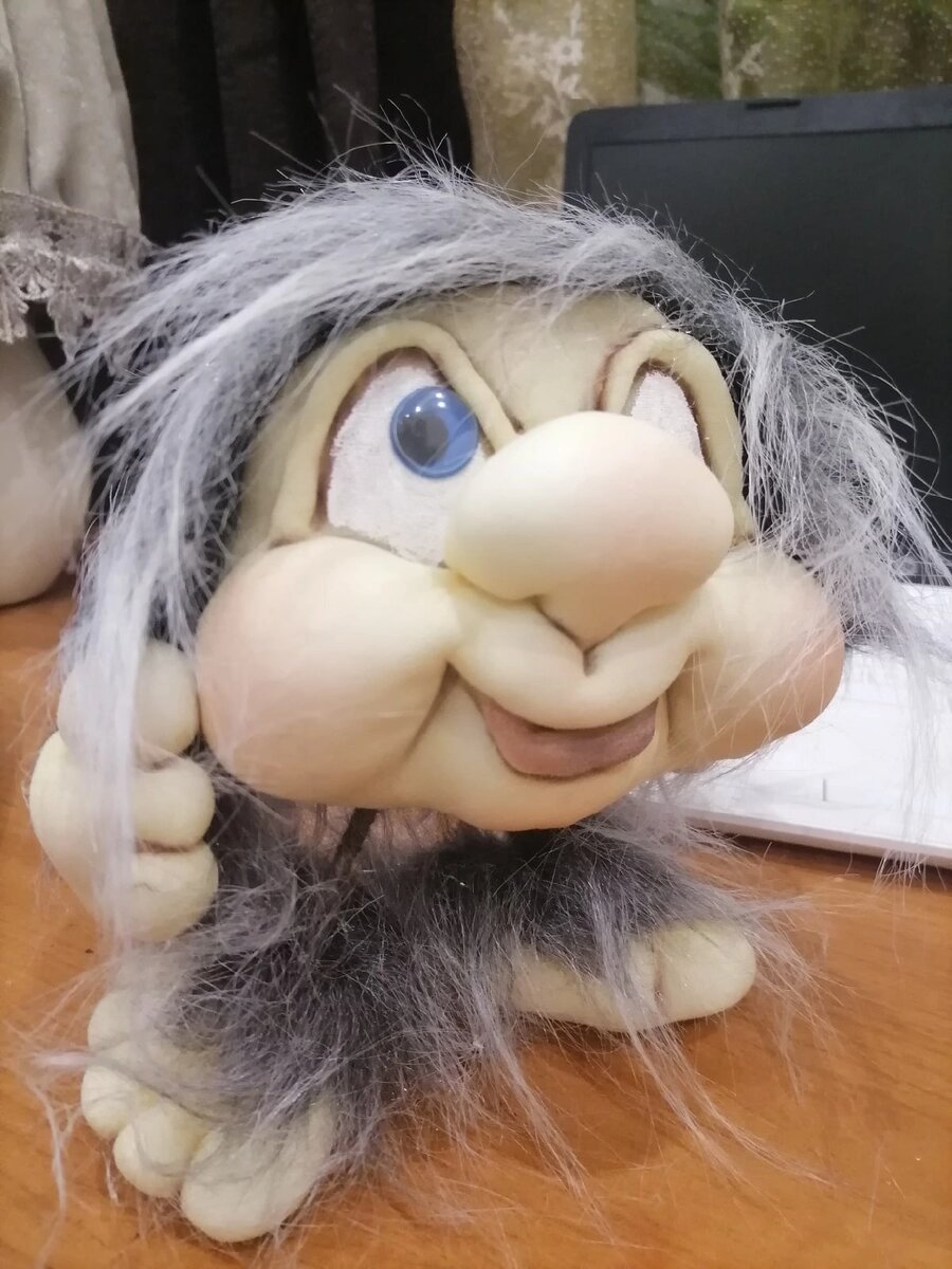 Маленький всего 17 см 😂