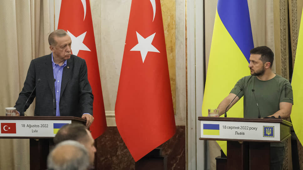 Фото: Gleb Garanich / Reuters📷Реджеп Тайип Эрдоган (слева) и Владимир Зеленский на встрече в августе 2022 года