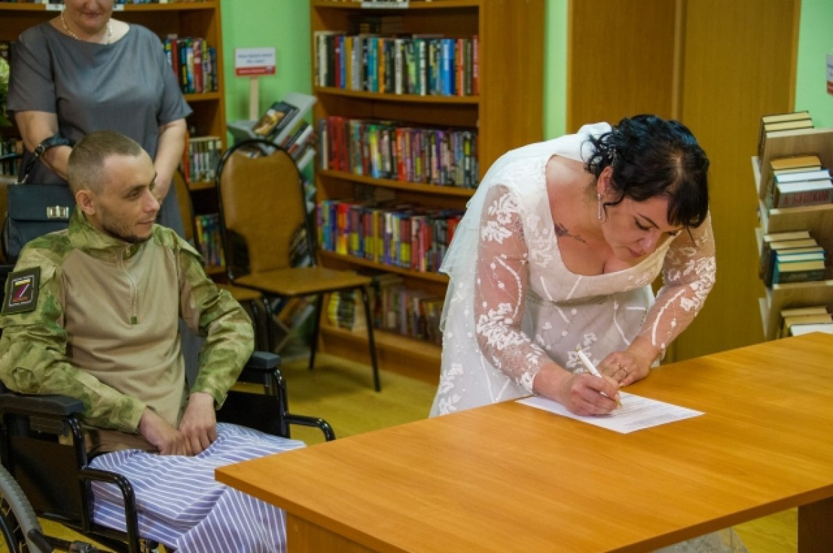    Участник СВО женился в военном госпитале имени Бурденко