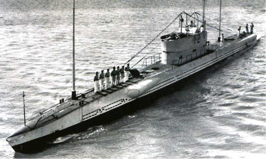 Том лодки 2. Картина три лодки. Картина русского художника лодка. Парусник плывущий по реке. Чарльз эванс мастер класс акварелью.