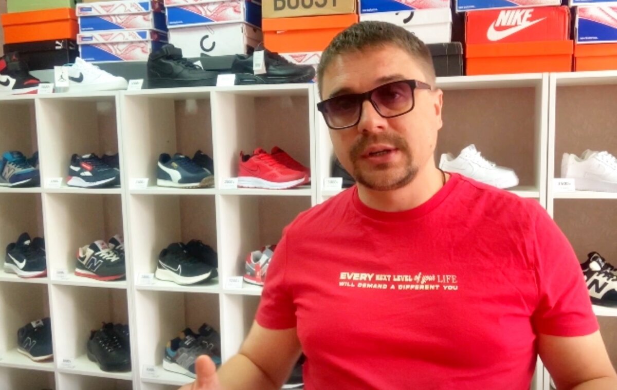 Кузьминых Станислав Вадимович, владелец магазина кроссовок в Новосибирске с мая 2017 года