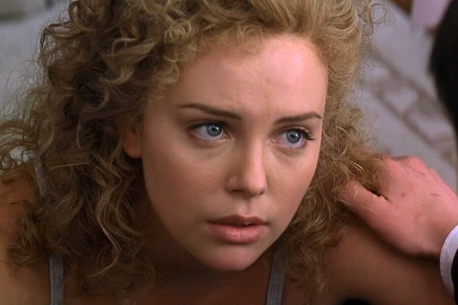 Шарлиз Терон в фильме «Адвокат дьявола» (1997) 