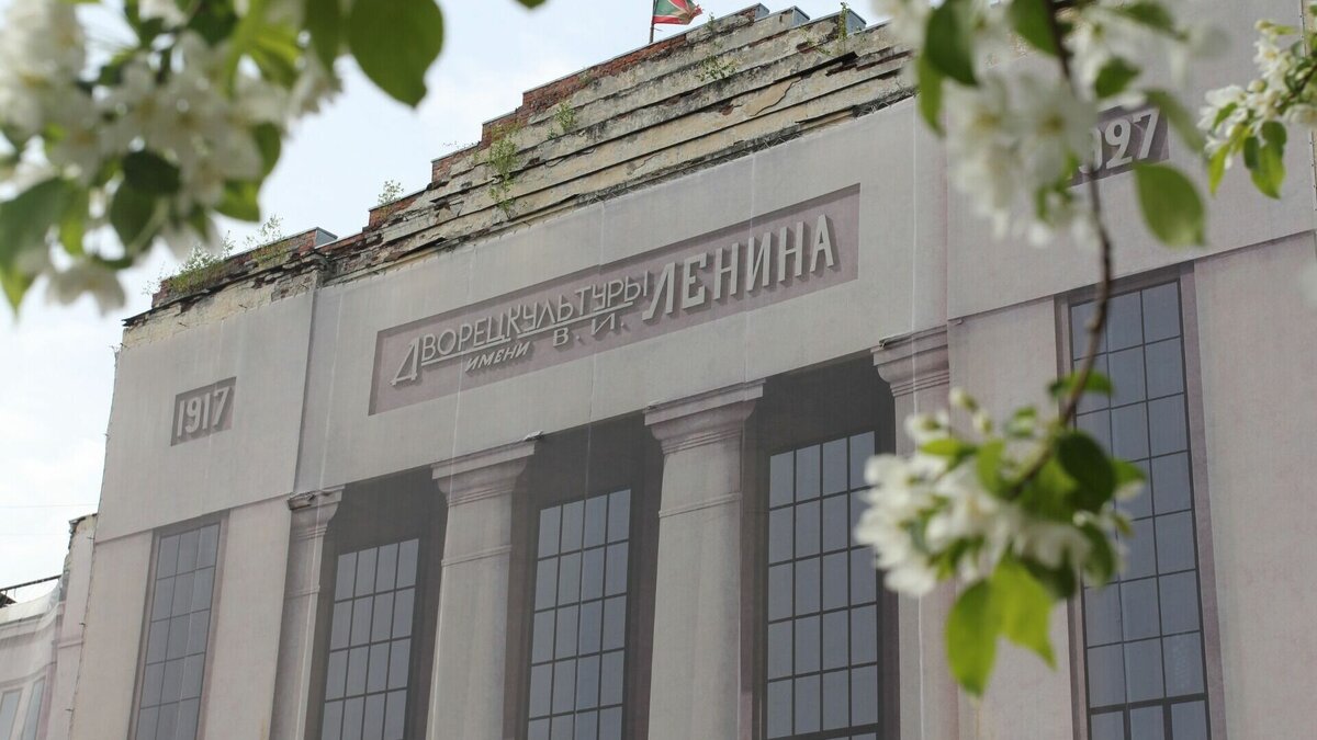     Нижегородский ДК им. Ленина могут начать восстанавливать в 2023 году. Об этом заявил глава регионального минимущества Сергей Баринов во время прямого эфира ЦУР.