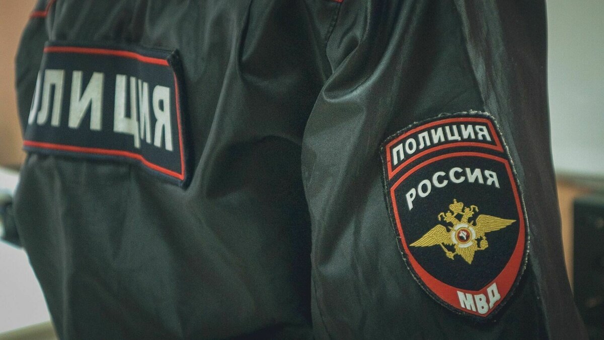     Во Фролово Волгоградской области четверо вымогателей вынудили бизнесмена подарить им три зерновоза, машину Toyota Camry и 1,5 млн рублей. Полиция задержала злоумышленников, возбуждено уголовное дело, сообщает региональное ГУ МВД.