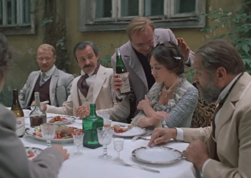 Кадр из фильма "Жестокий романс"