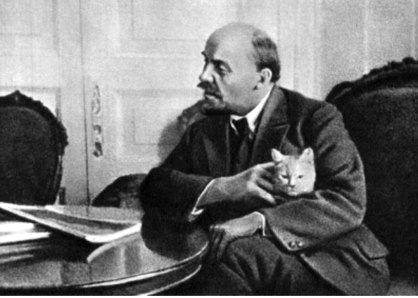 Ленин в домашней обстановке. Фотография из открытого источника