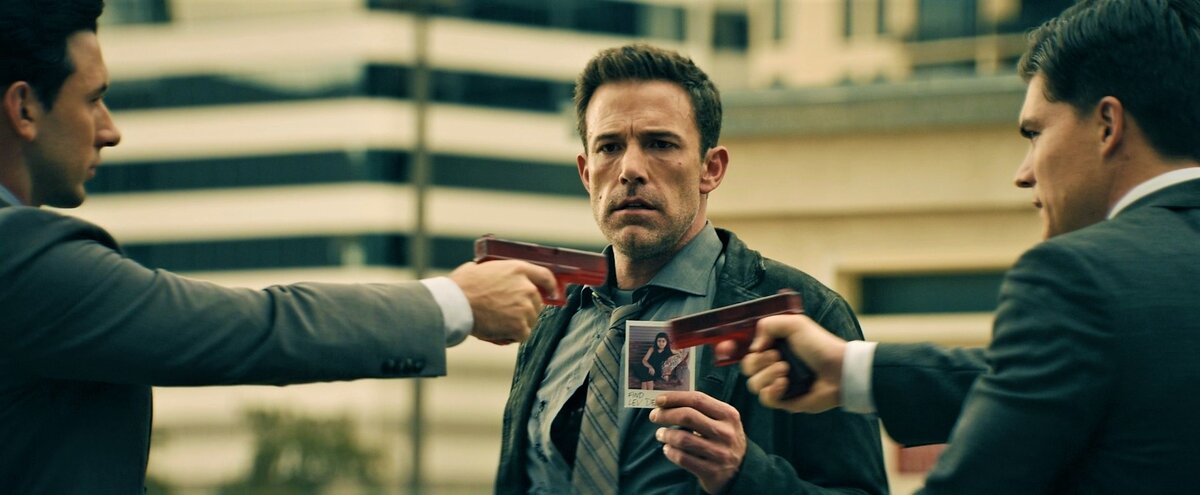 Агенты-Смиты и фотка из «Терминатора». Кадр из к/ф «Гипнотик».