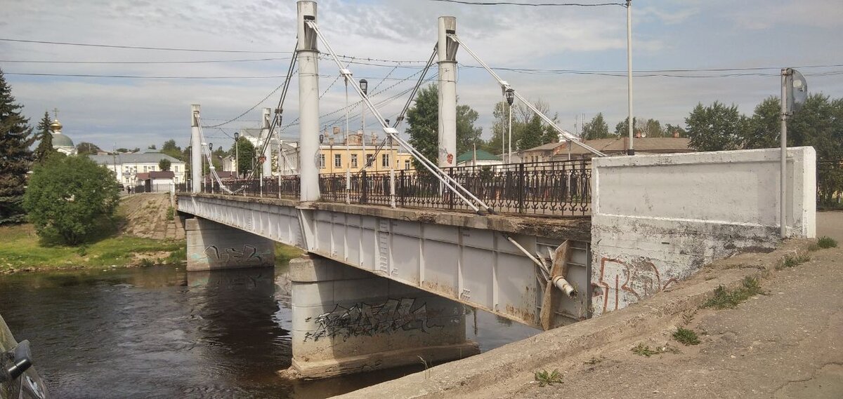 Подвесной пешеходный мост через Тверцу