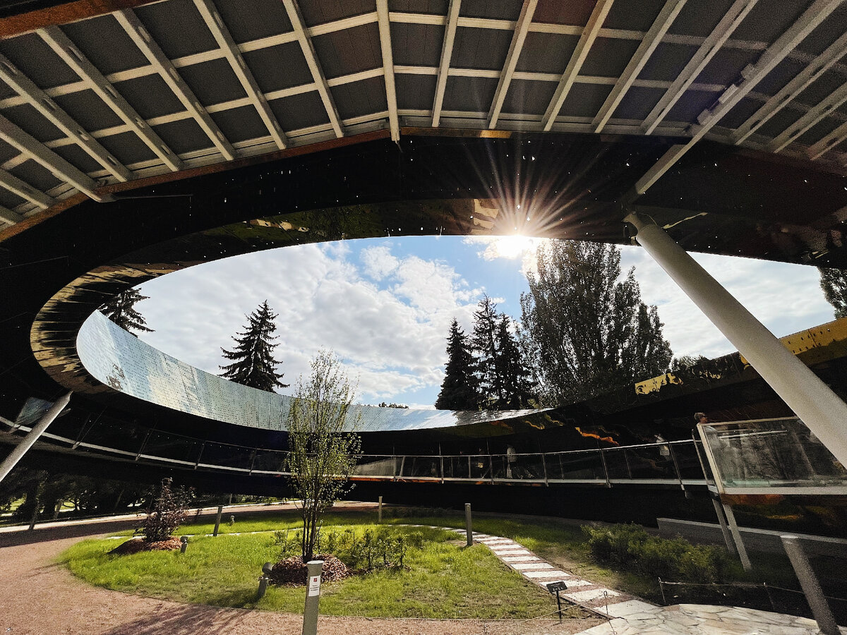 экотропа вднх птица. 38 павильон вднх. розовые улитки вднх. арт объекты вднх. паблик арт на вднх.