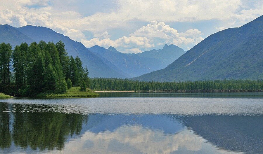 Баргузинский заповедник тайга. Озеро Балан-Тамур. Озеро Балан-Тамур Бурятия. Священные озера Амут и Балан-Тамур. Джергинский заповедник Бурятия.