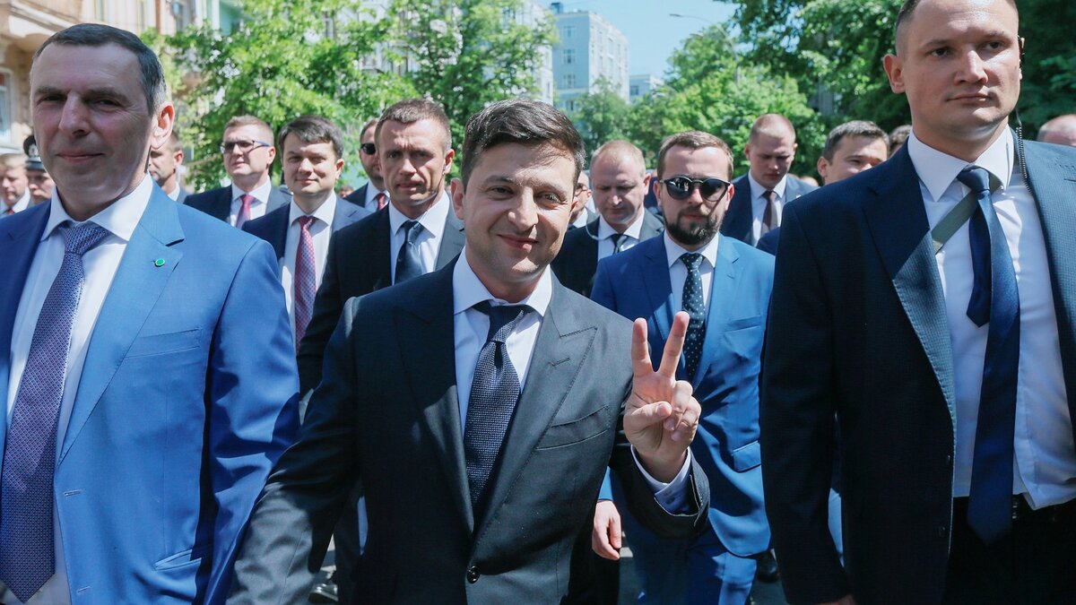 Из открытых источников в интернете. В.Зеленский и его команда.