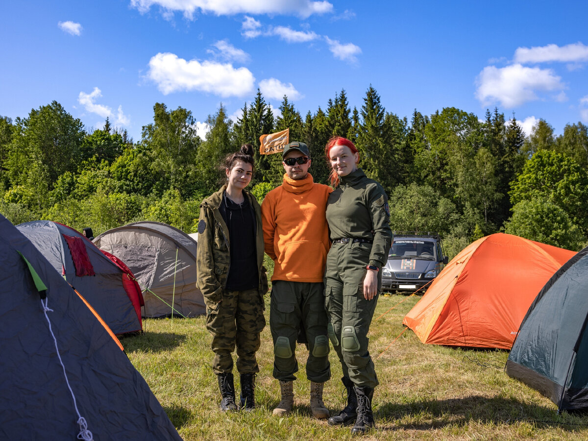 палатки стоят очень плотно