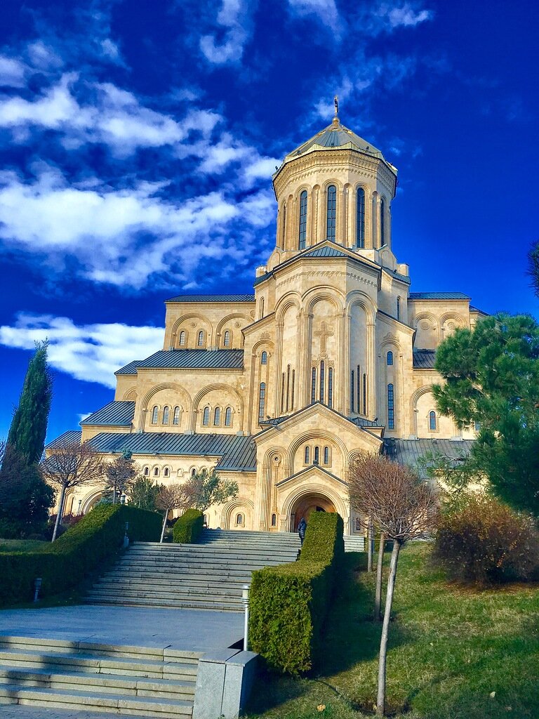 Храм Самеба в Тбилиси