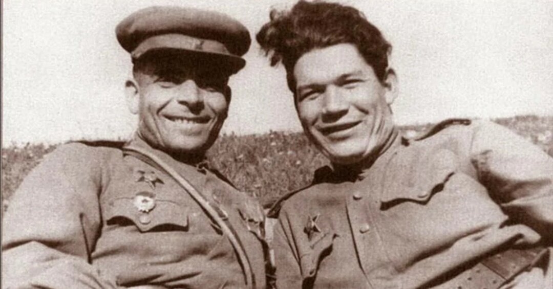 Мустай Карим - сотрудник фронтовой газеты «Советский воин». 1945 г.