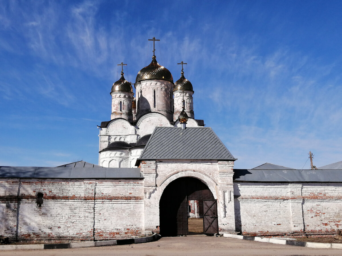 Лужецкий монастырь фото Фото: Лужецкий Богородицерождественский Ферапонтов мужской монастырь в Можайске.