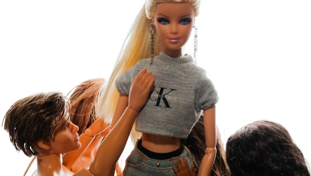     В Ростовской области в мае компании судились за недвижимость, долги и штрафы, пока донские предприниматели судились с Calvin Klein, а местный житель пытался отремонтировать свою машину за счет Минобороны. Подробности самых интересных арбитражных судов месяца в RostovGazeta.