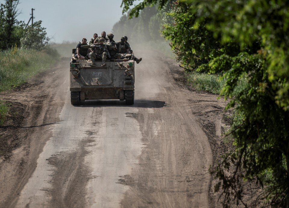    Солдаты ВСУ на бронемашине M113. REUTERS