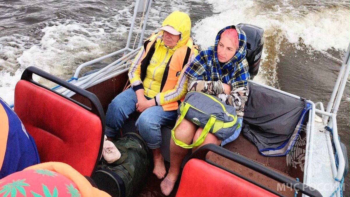   Под Саратовом инспекторы ГИМС спасли 8 байдарочников с острова на ВолгеНовости Саратова и области – Сетевое издание «Репортер64»