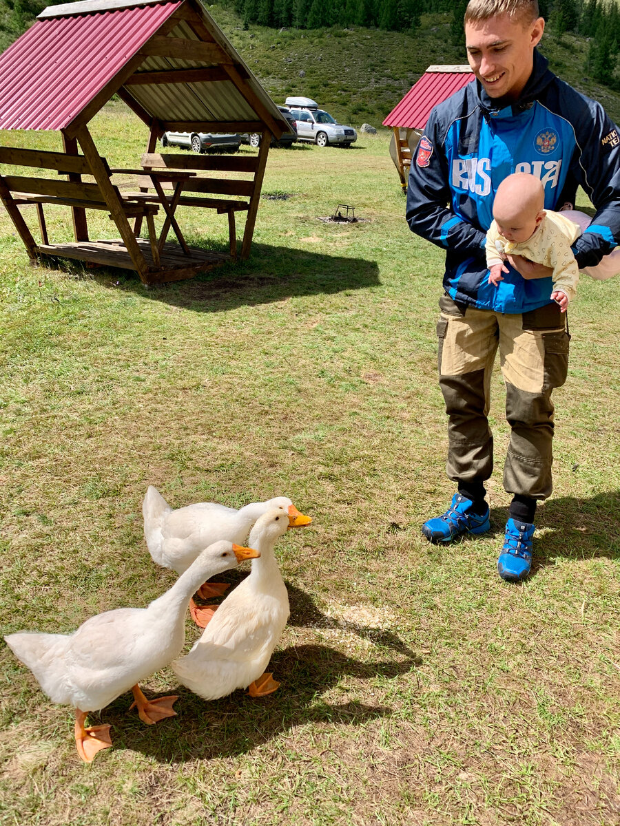 Местные пришли нас провожать