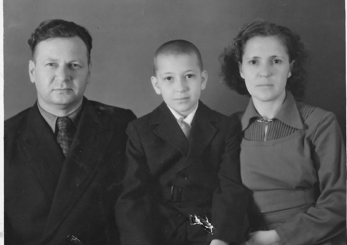 папа, Толя, мама 