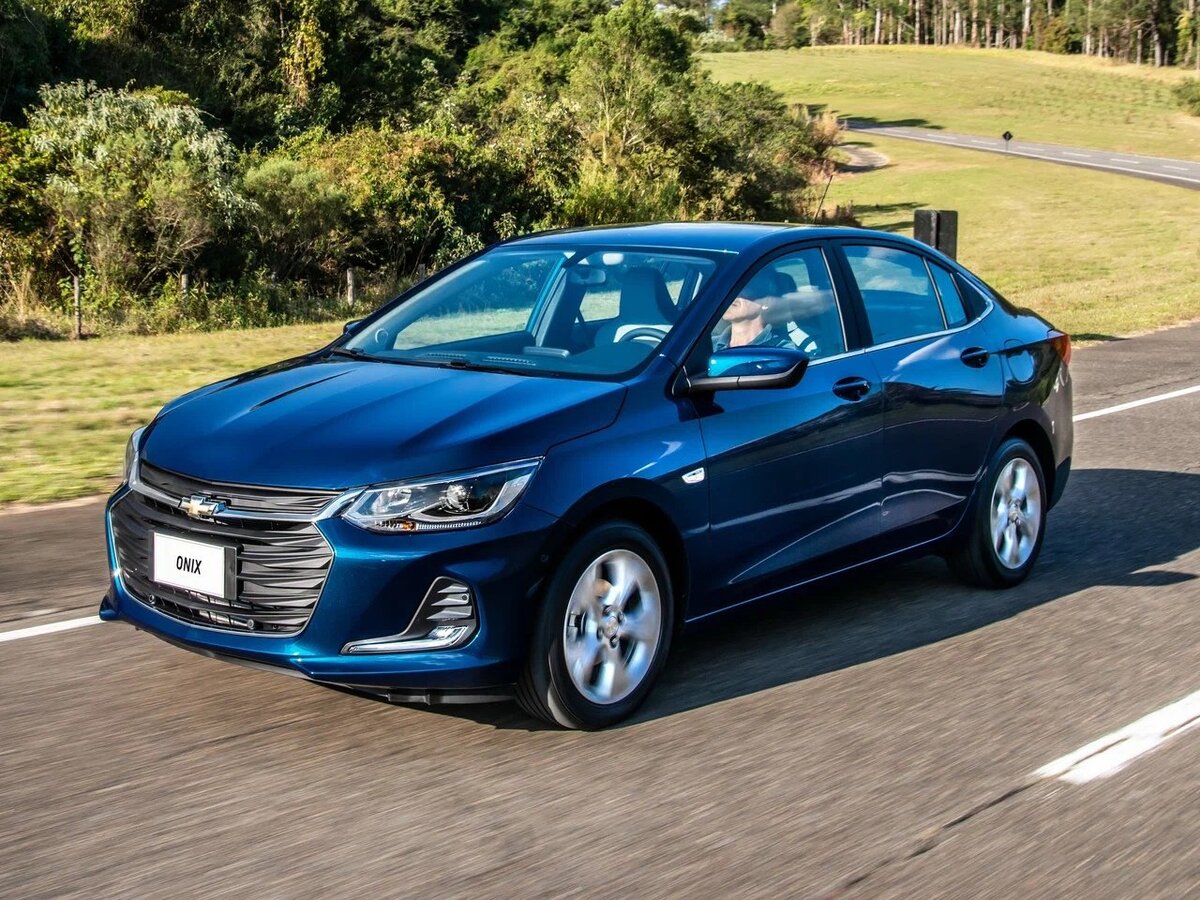     Компактный седан Chevrolet Onix - «рабочая лошадка» с современным, но не слишком модным дизайном