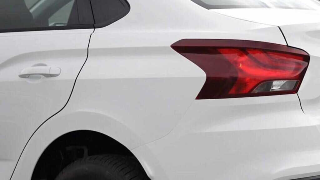 В профиль седан Lada Iskra будет похож на турецкий Renault Taliant, но с иными подштамповками на боковинах кузова, а также измененным задним оконным проемом. Фото: vk.com/gonzo63