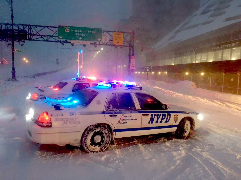 Машина, которая подкрадывалась как шакал, чтобы нарушить мой покой выглядела иначе.