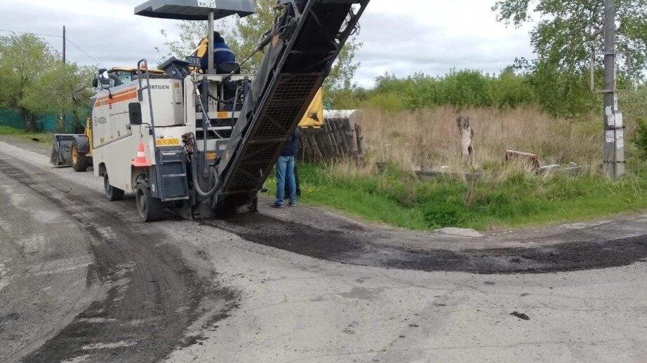     В городе Юности были завершены работы на улицах 5-я Речная, Моховая, к поселку Берлин и на участке от Северного шоссе до моста через реку Силинка, отремонтированные в рамках реализации национального проекта «Безопасные качественные дороги».