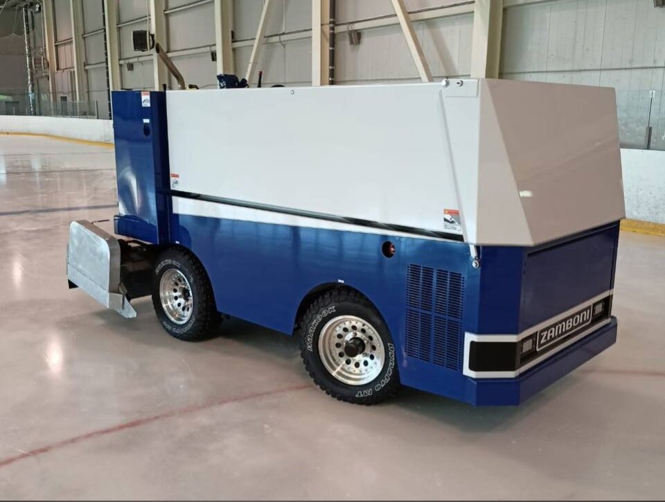    Во дворец спорта «Заречье» привезли новую «Zamboni», а в сентябре две машины «Олимпия» поступят на стадион «Труд» Мария Материкова