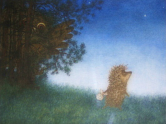 А когда вышел, за ним уже крался Филин, растопырив крылья. Но Ёжик его не заметил.