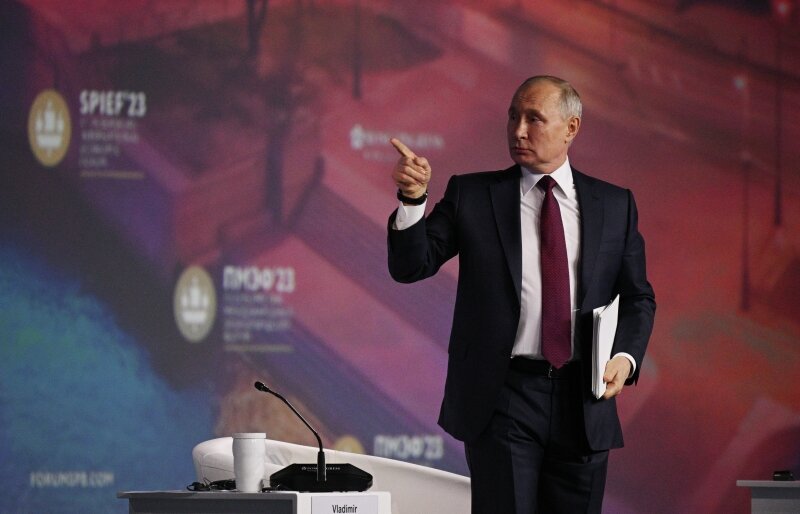 16 июня 2023. Президент РФ Владимир Путин на пленарном заседании Петербургского международного экономического форума. Рамиль Ситдиков / Фотохост-агентство РИА Новости