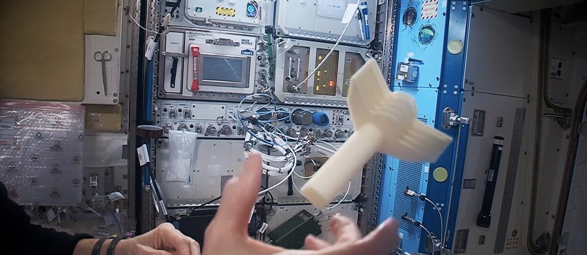 Космонавт инженер. Кофемашина на мкс. Мкс датчики. Анна юрьевна кикина мкс. Космические исследования.