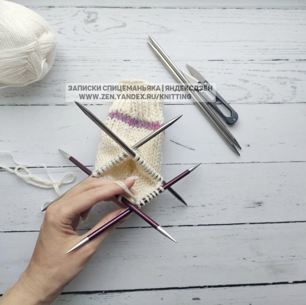 Убавили вторую сторону маркерной спицей, переходим в новый круг. Для него берем уже спицу металлик, потому что этот круг БЕЗ УБАВОК. Листайте :)