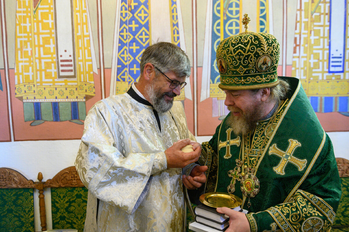 Митрополит псковский и порховский