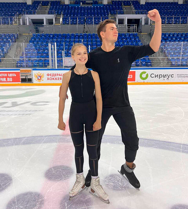    Таисия Собинина и Денис Ходыкин. Соцсети