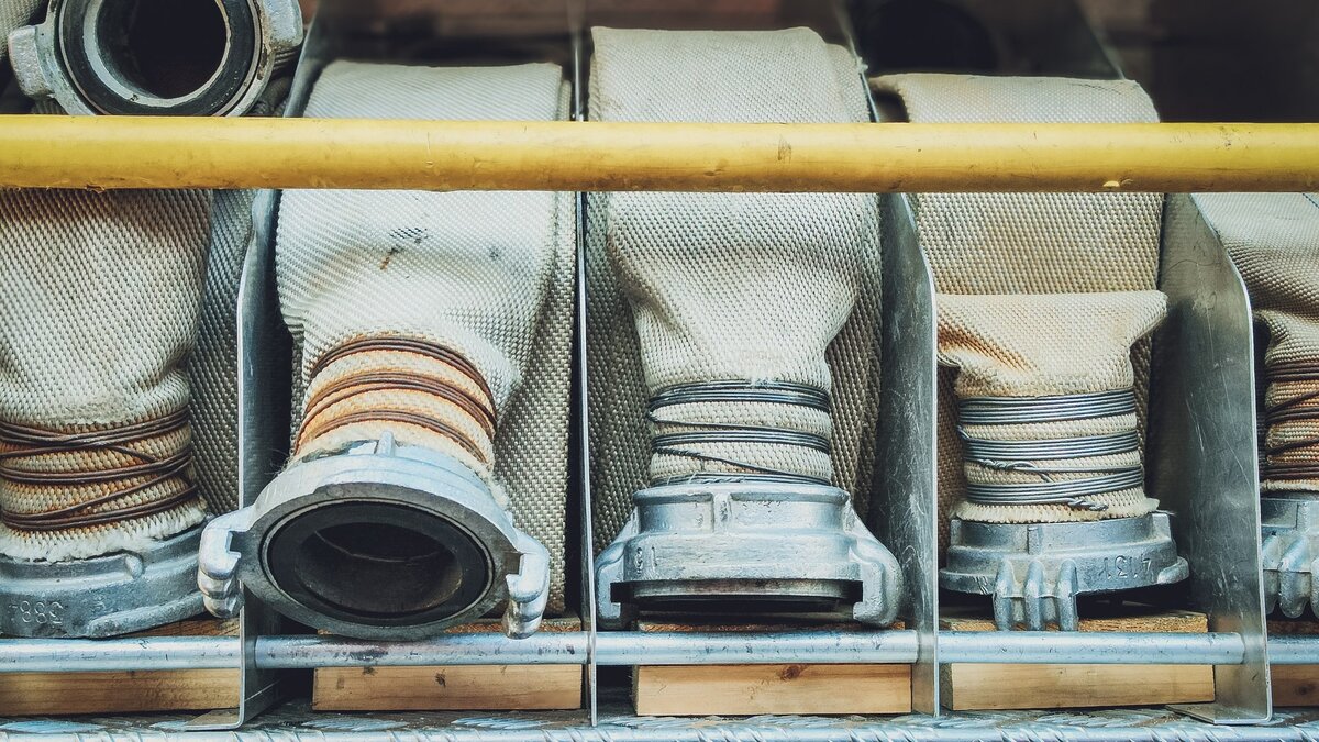     Склад загорелся на рынке «Классик» под Ростовом 22 июня, сообщили в региональном МЧС.