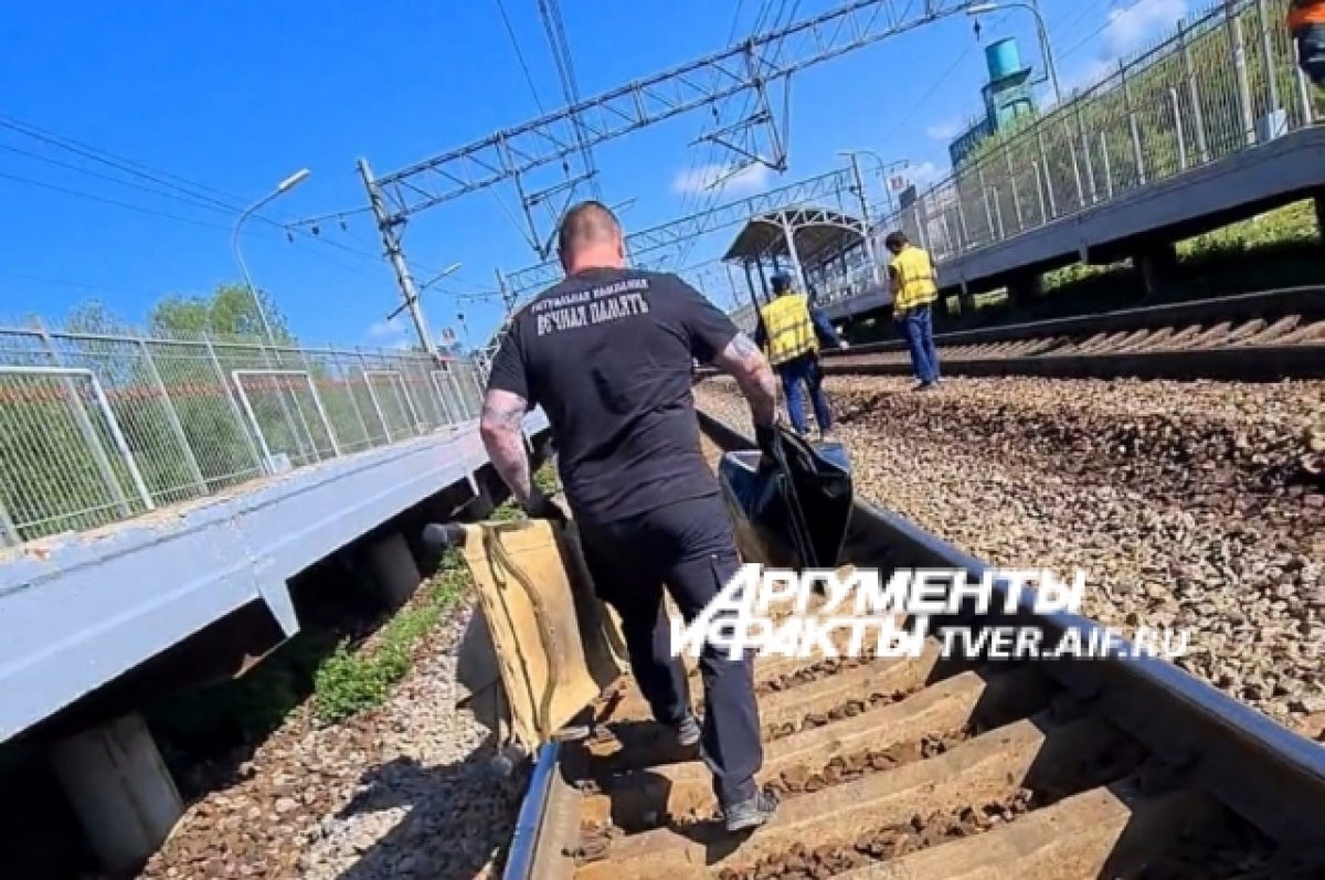    Установлена личность мужчины, погибшего под колёсами электрички в Редкино