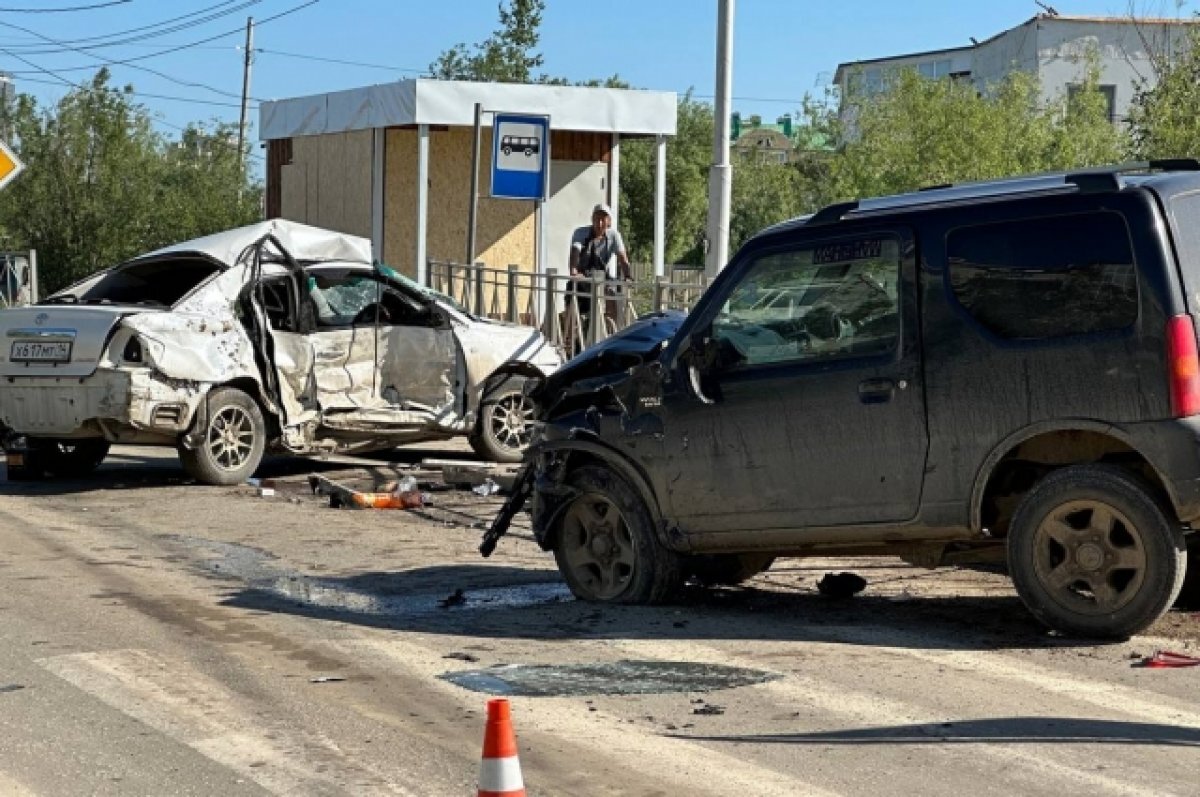    ГИБДД показала фото с места пьяного ДТП в Якутске, где пострадали 5 человек