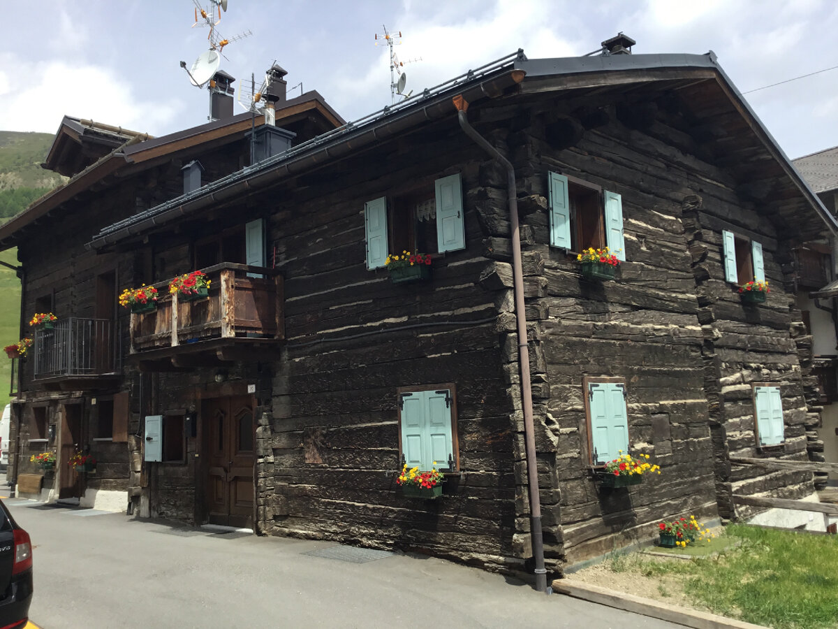 Этому домику лет 200…