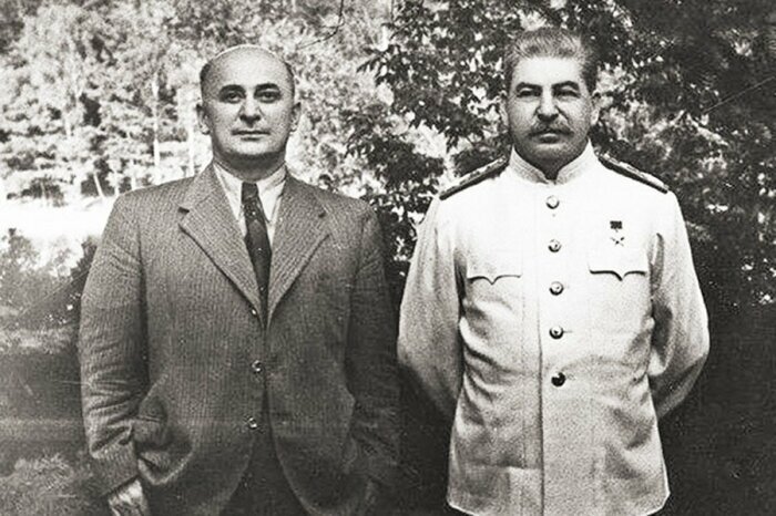 На фото Лаврентий Берия и Иосиф Сталин