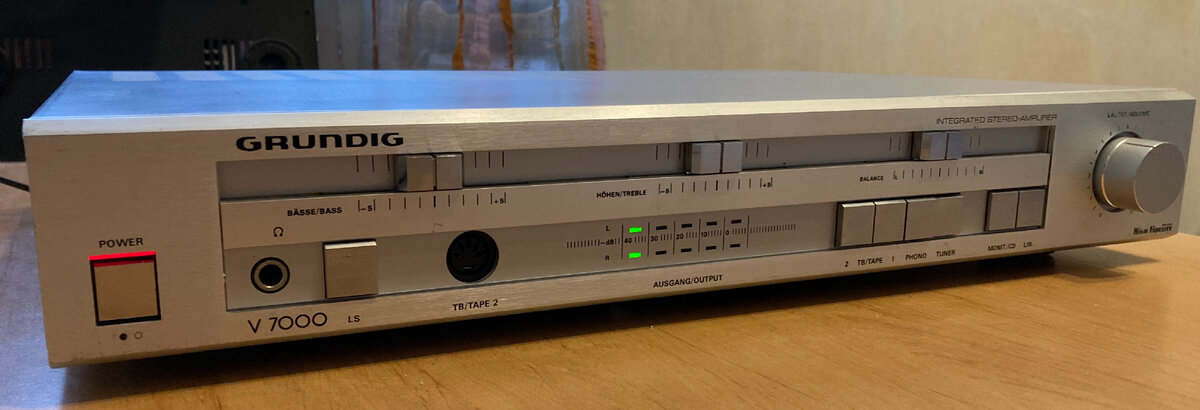 Grundig V1700