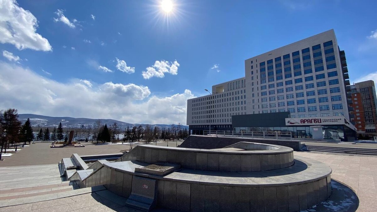     Фонтан «Реки Сибири», который демонтировали из-за строительства подземной парковки на Театральной площади, вернут на место.