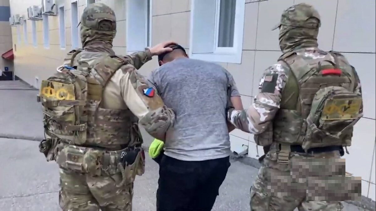     По подозрению в мошенничествах с пропусками на курорте в Кабардино-Балкарии задержаны пять человек, сообщили в пресс-службе МВД России.