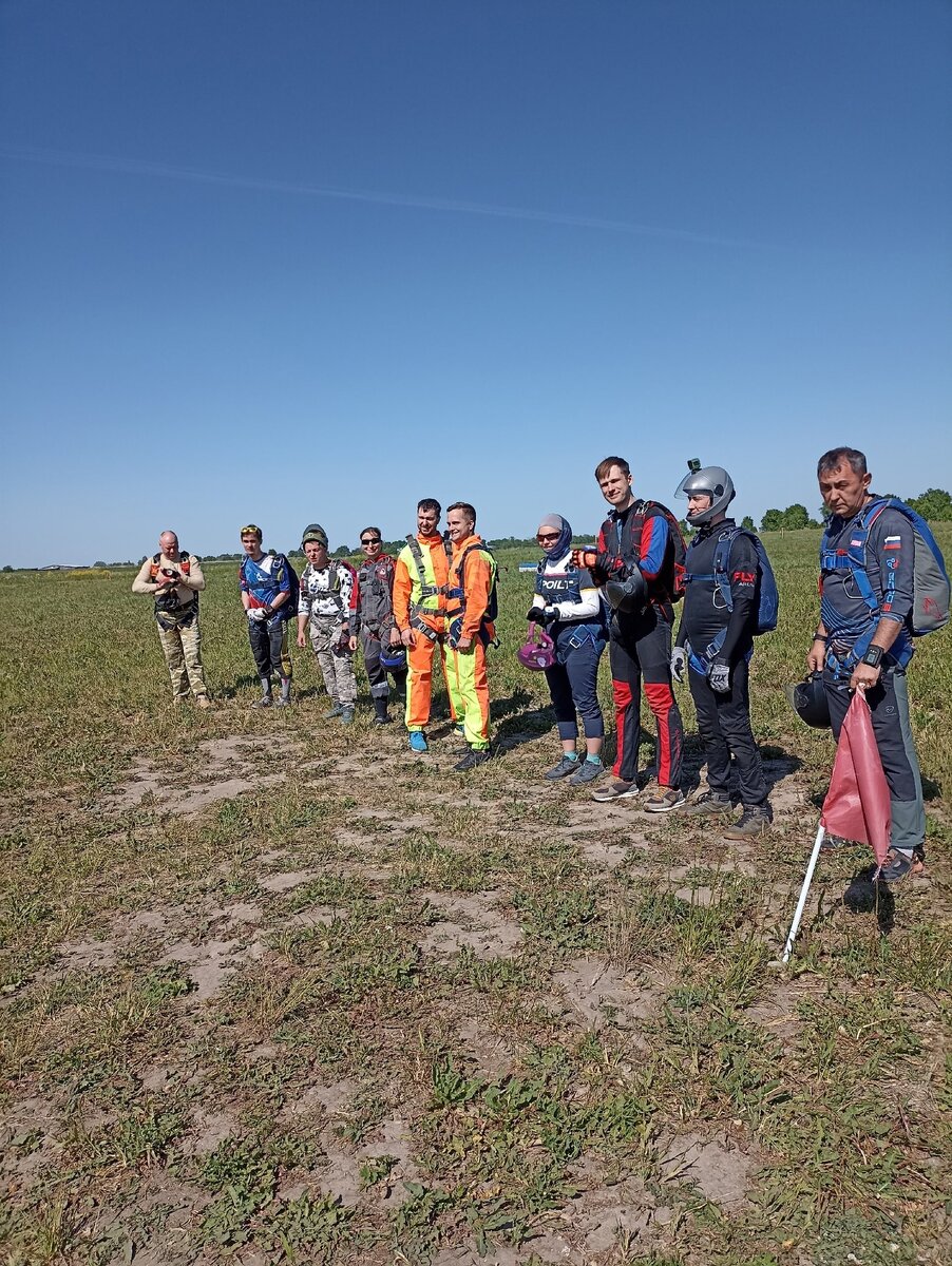Линия стартового осмотра. Найдите автора по глупому выражению лица) Фото из соцсетей 