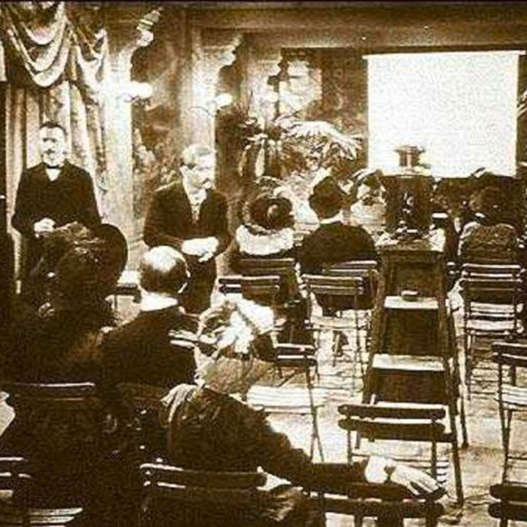 первый киносеанс братьев люмьер. первый киносеанс братьев люмьер. первые кинопоказы. первый киносеанс в 1895 году в париже. первый кинотеатр в российской империи.