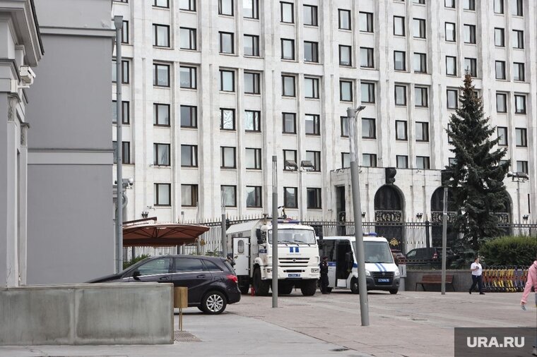    Жители столицы заметили машины полиции. Идет подготовка.