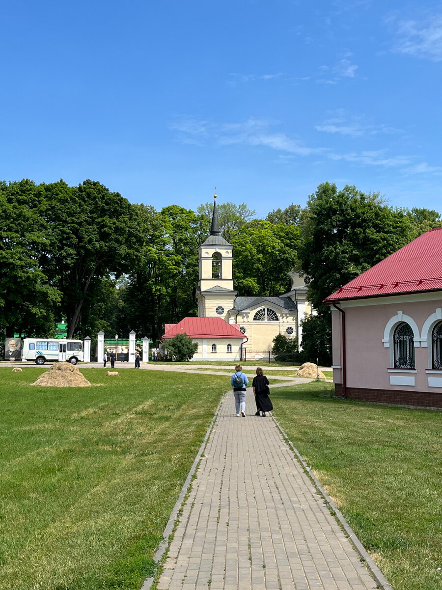 Вид на усадьбу